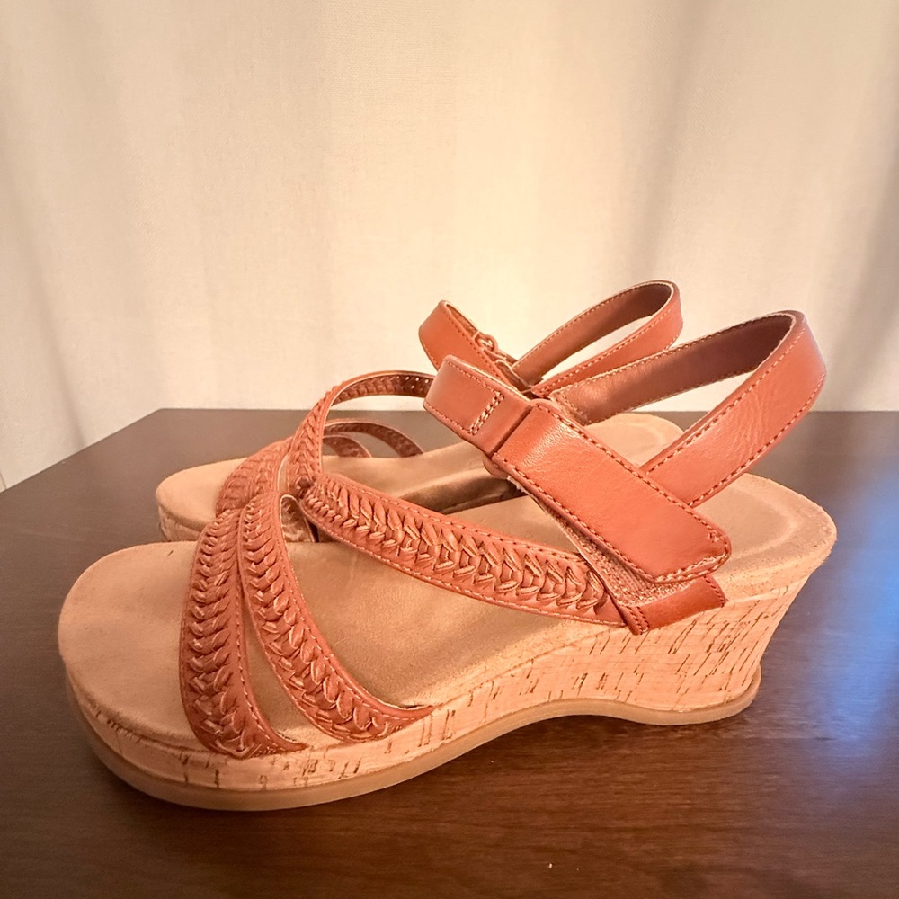 Women's Tan Wedge Sandals